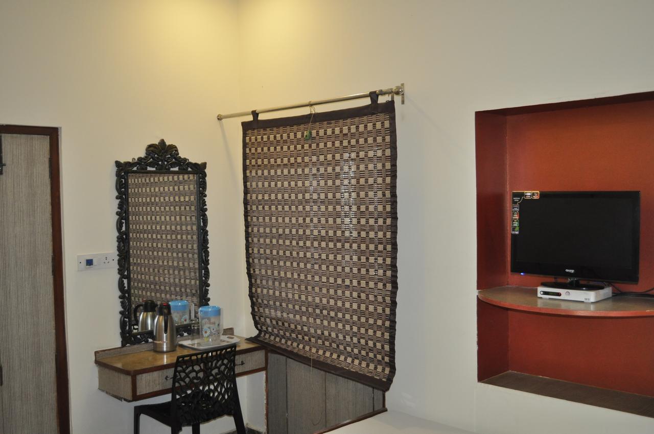 Hotel Kabli New Delhi Exterior photo