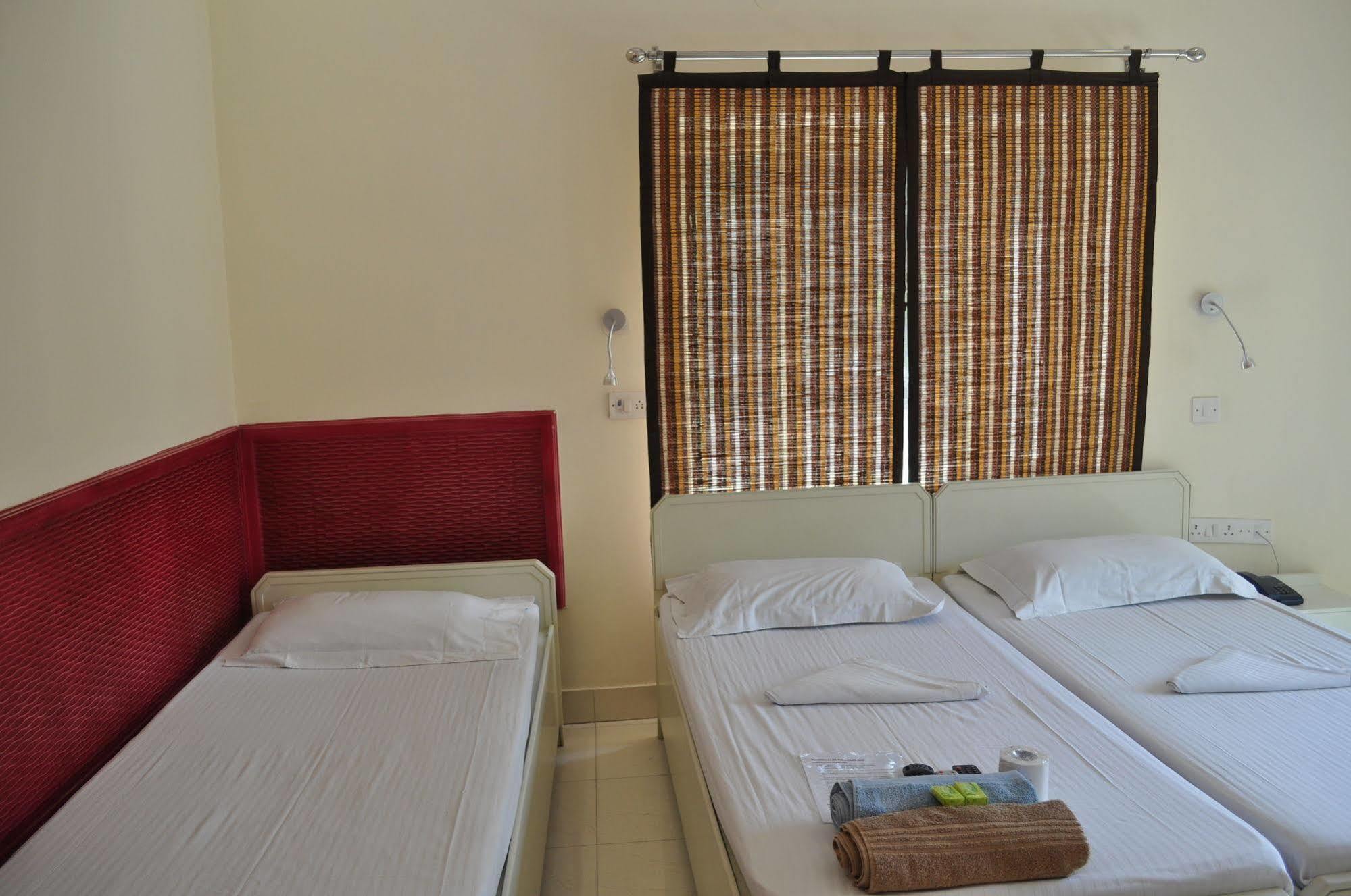 Hotel Kabli New Delhi Exterior photo