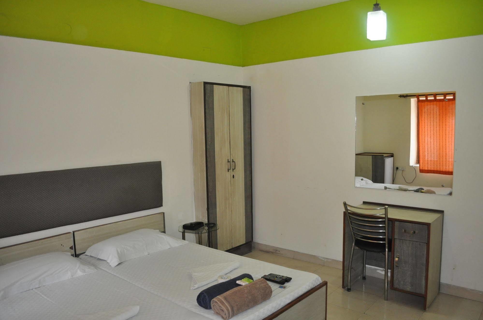 Hotel Kabli New Delhi Exterior photo