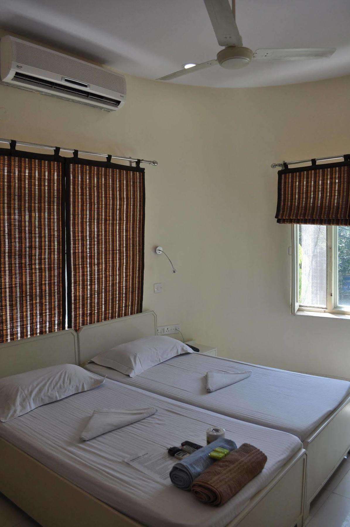 Hotel Kabli New Delhi Exterior photo